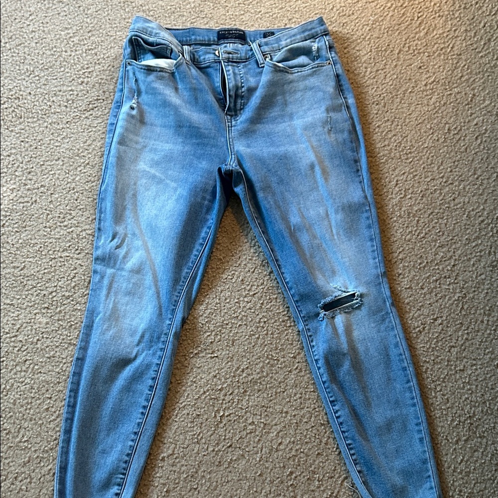Lucky Brand Light Blue Skinny Jeans with Knee Distress